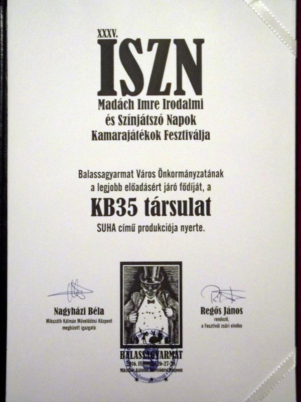 Balassagyarmat Város Önkormányzatának a legjobb előadásért járó fődíját, a KB35 társulat SUHA című produkciója nyerte.